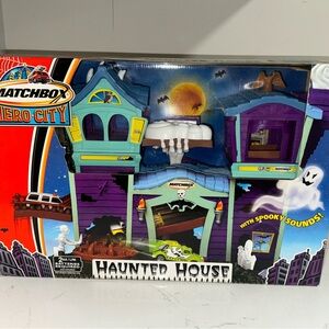 Matchbox Hero City Haunted House Playset